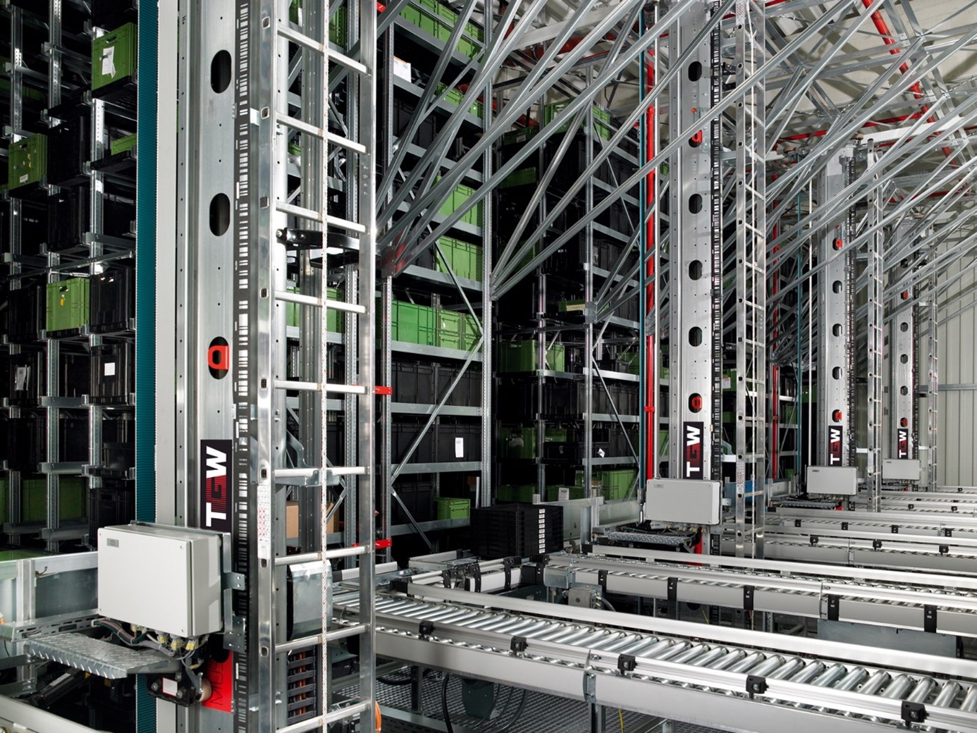 Traitement de colis en entrepôt automatisé : quelle technologie choisir ?
